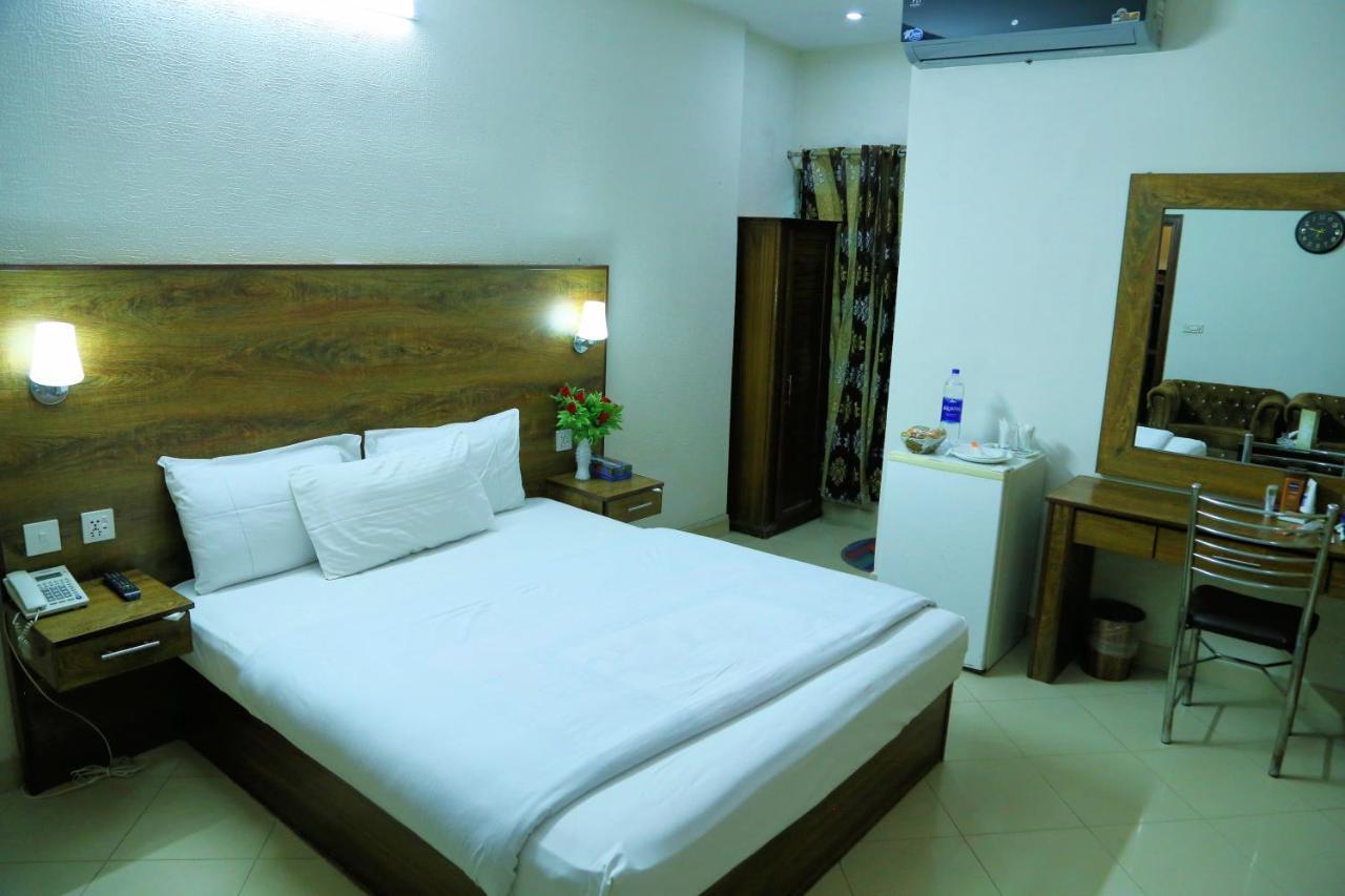 Fiesta Inn Hotel & Resorts 木尔坦 外观 照片