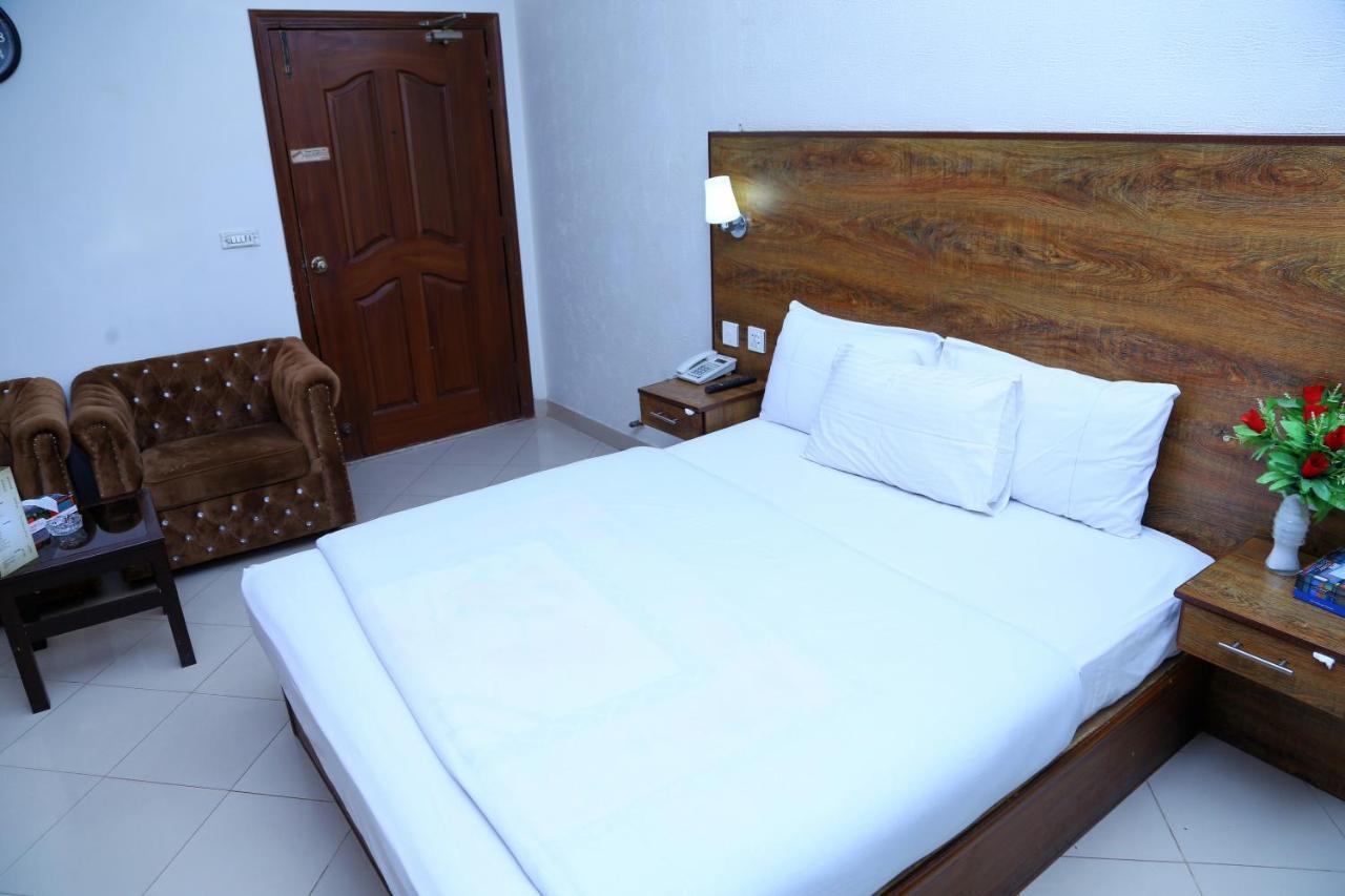 Fiesta Inn Hotel & Resorts 木尔坦 外观 照片