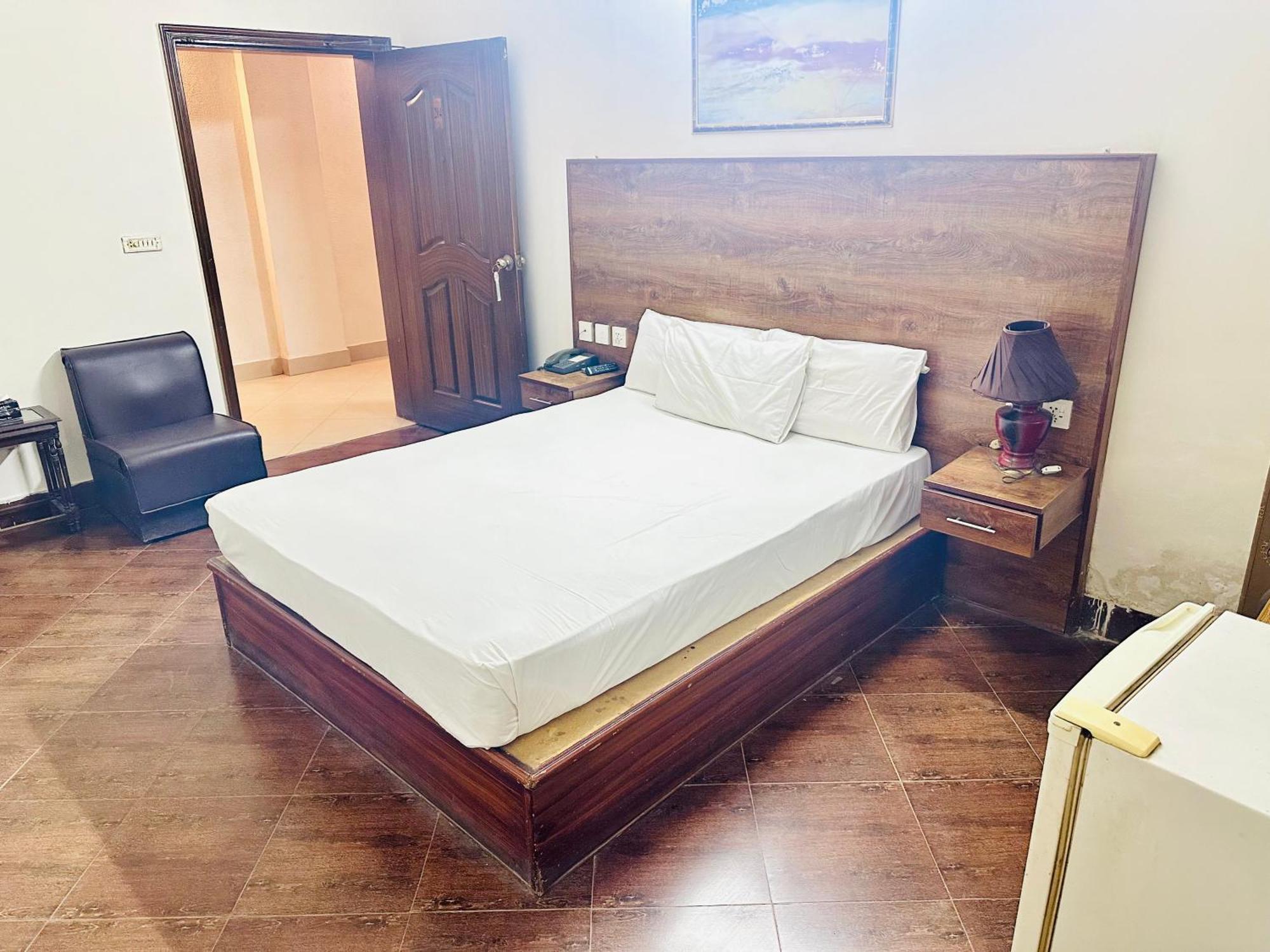 Fiesta Inn Hotel & Resorts 木尔坦 外观 照片