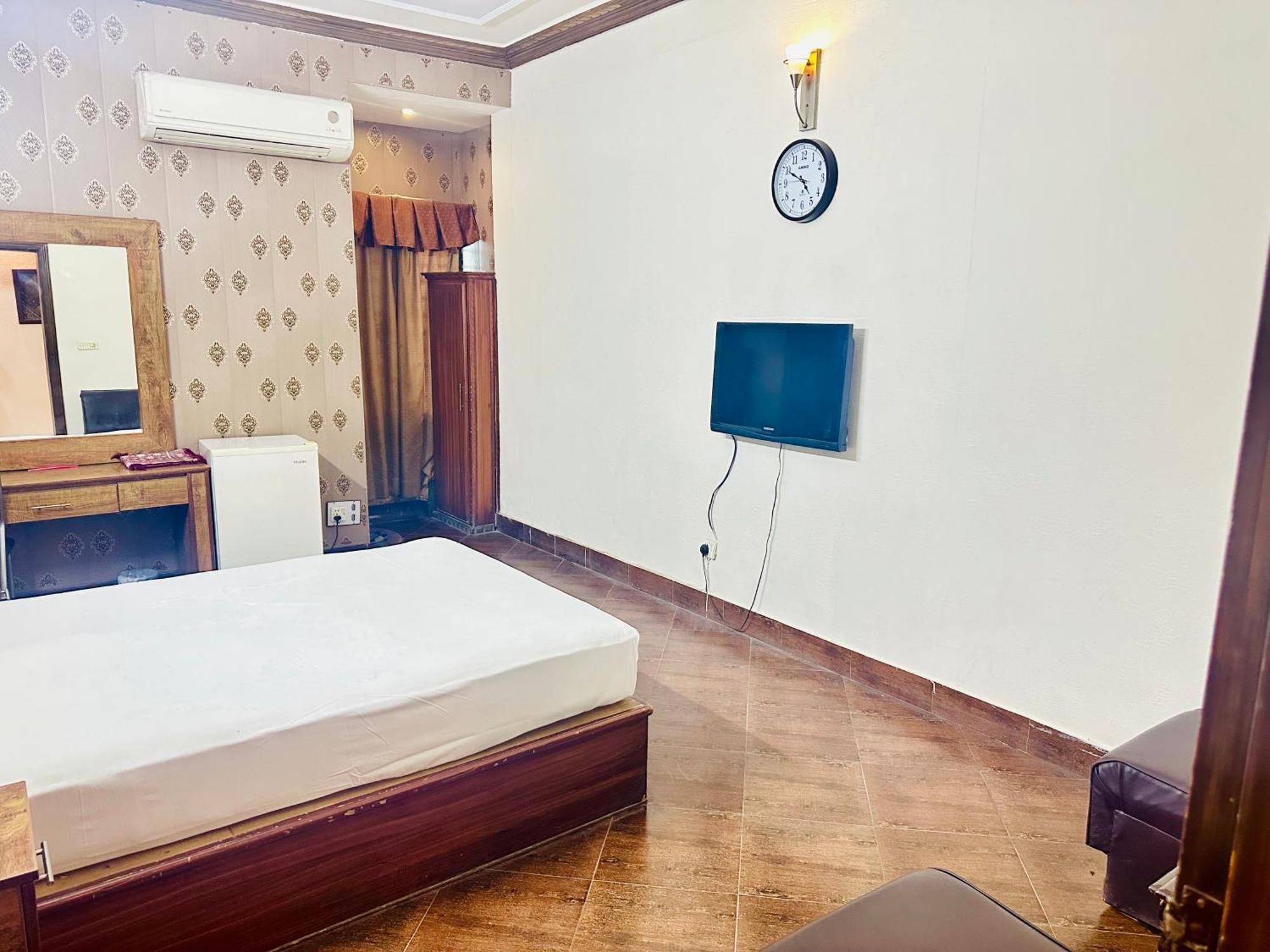 Fiesta Inn Hotel & Resorts 木尔坦 外观 照片