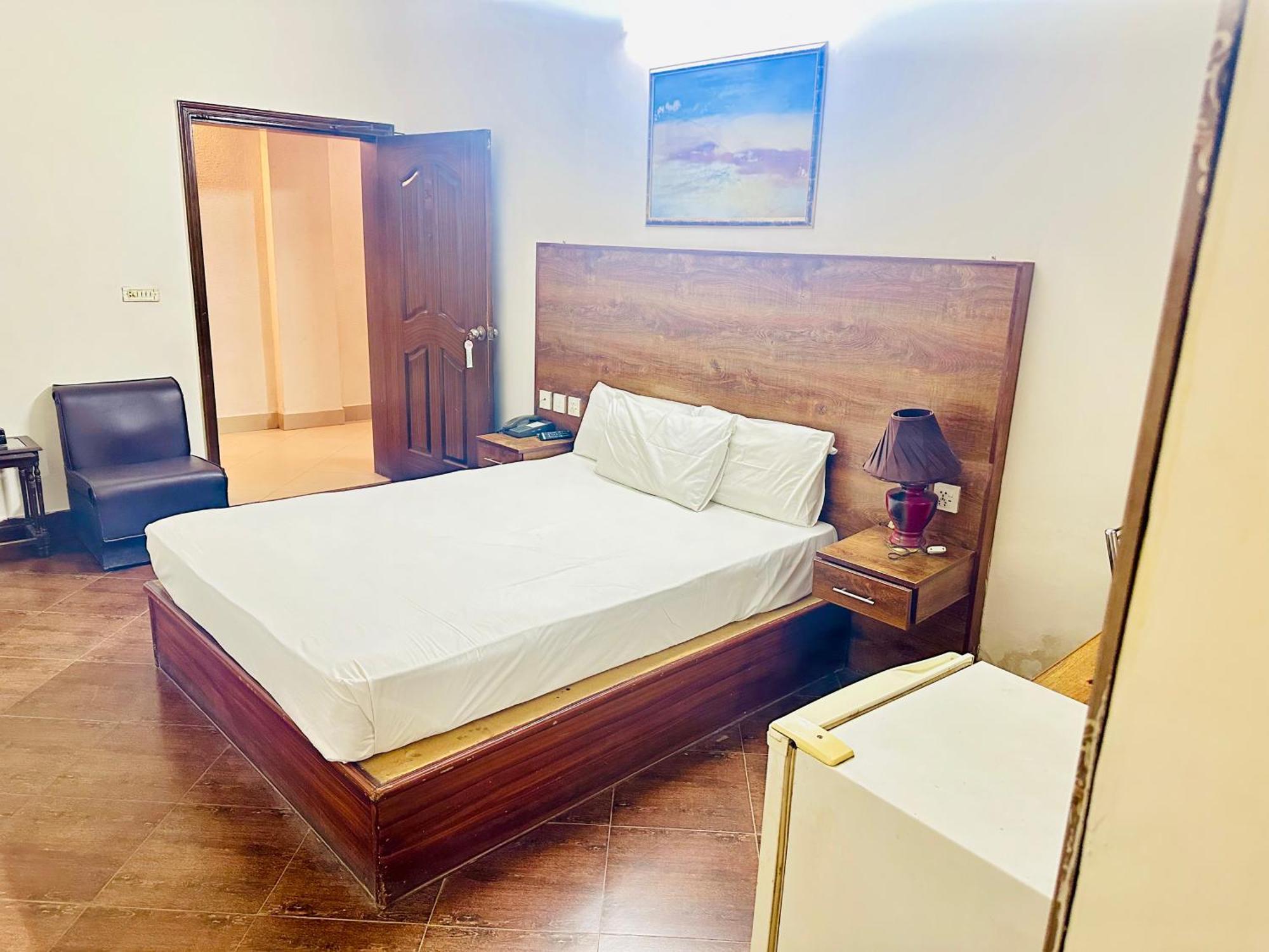 Fiesta Inn Hotel & Resorts 木尔坦 外观 照片