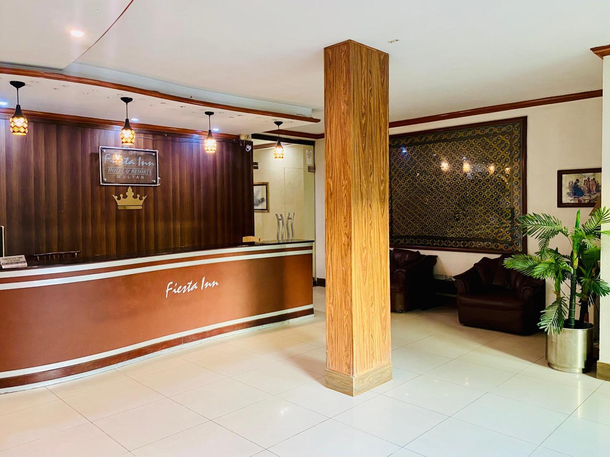 Fiesta Inn Hotel & Resorts 木尔坦 外观 照片