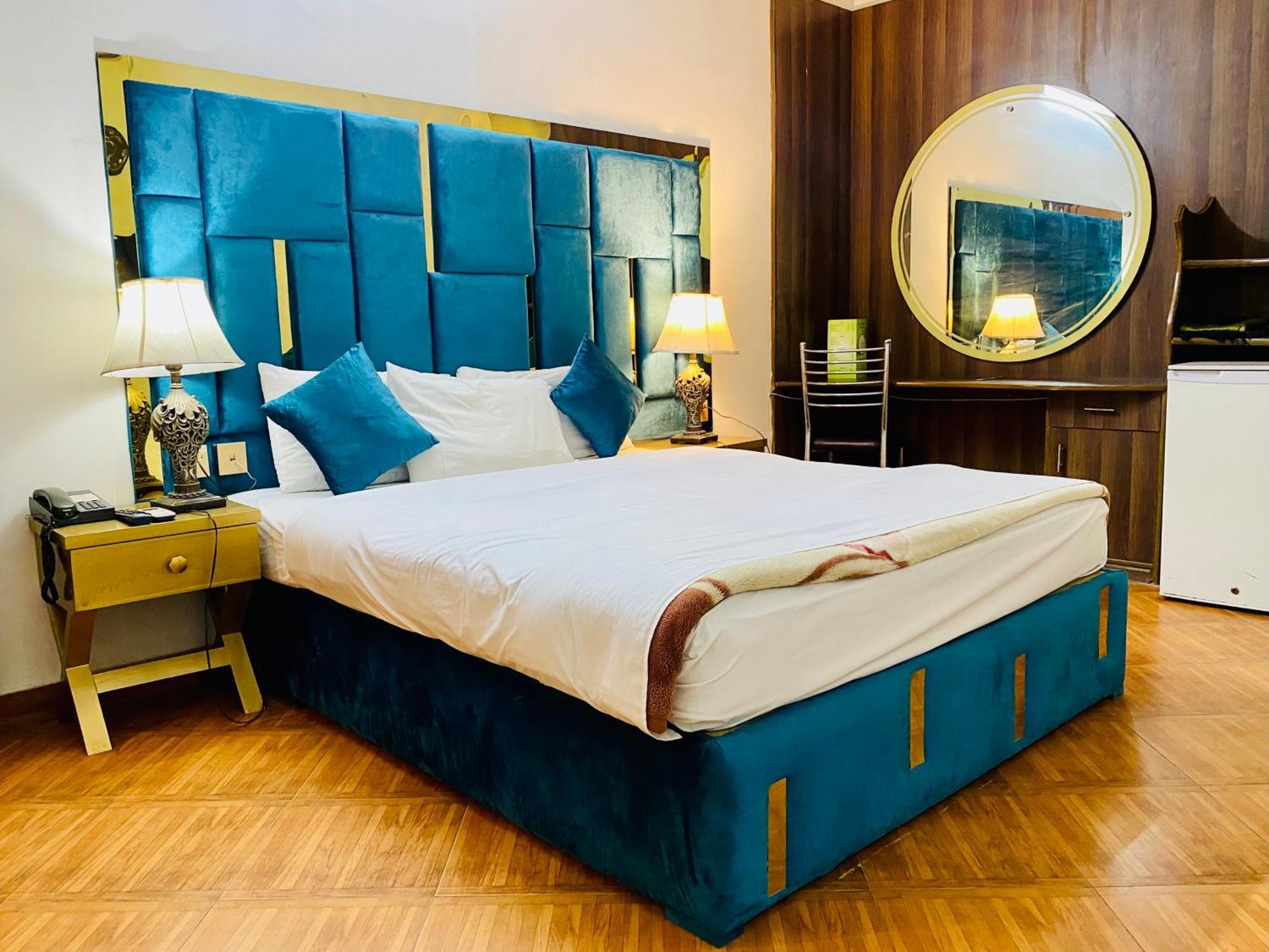 Fiesta Inn Hotel & Resorts 木尔坦 外观 照片
