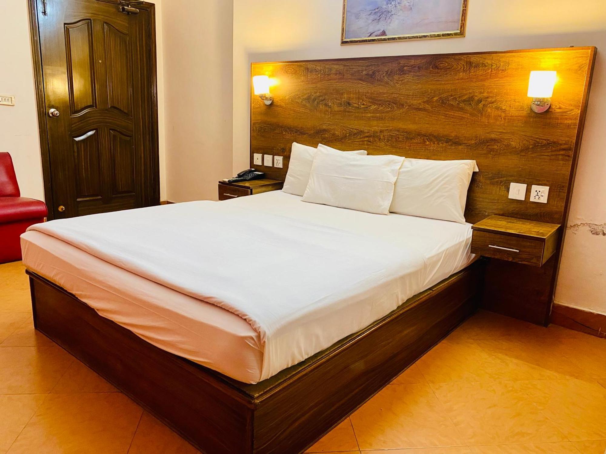 Fiesta Inn Hotel & Resorts 木尔坦 外观 照片