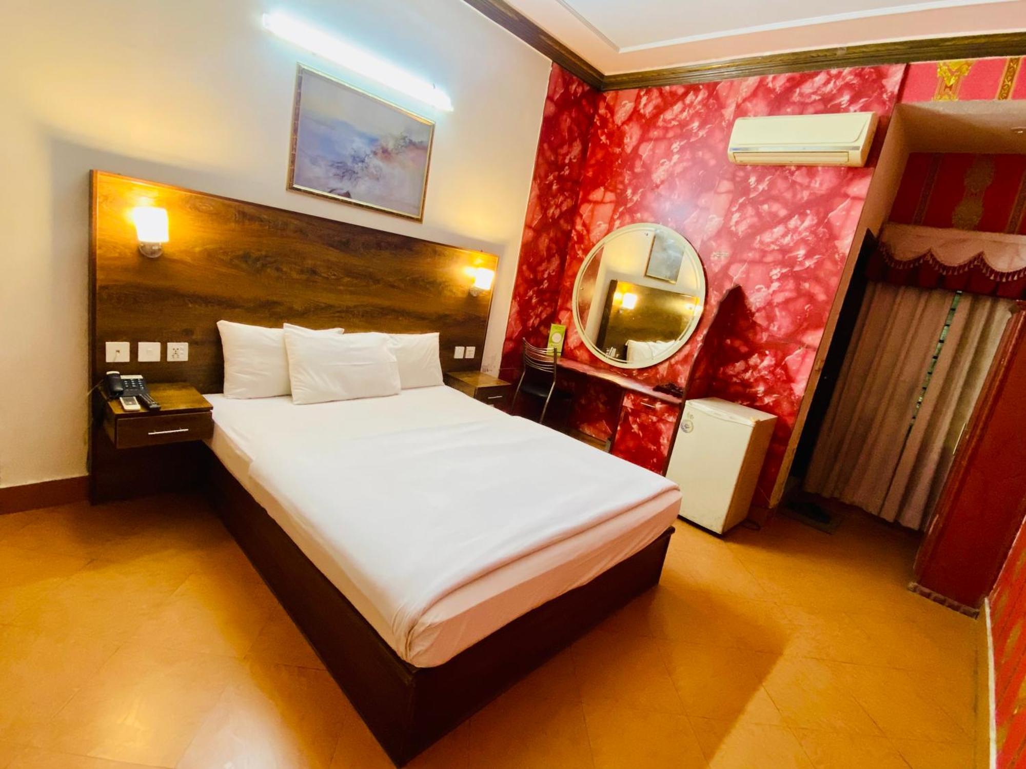 Fiesta Inn Hotel & Resorts 木尔坦 外观 照片