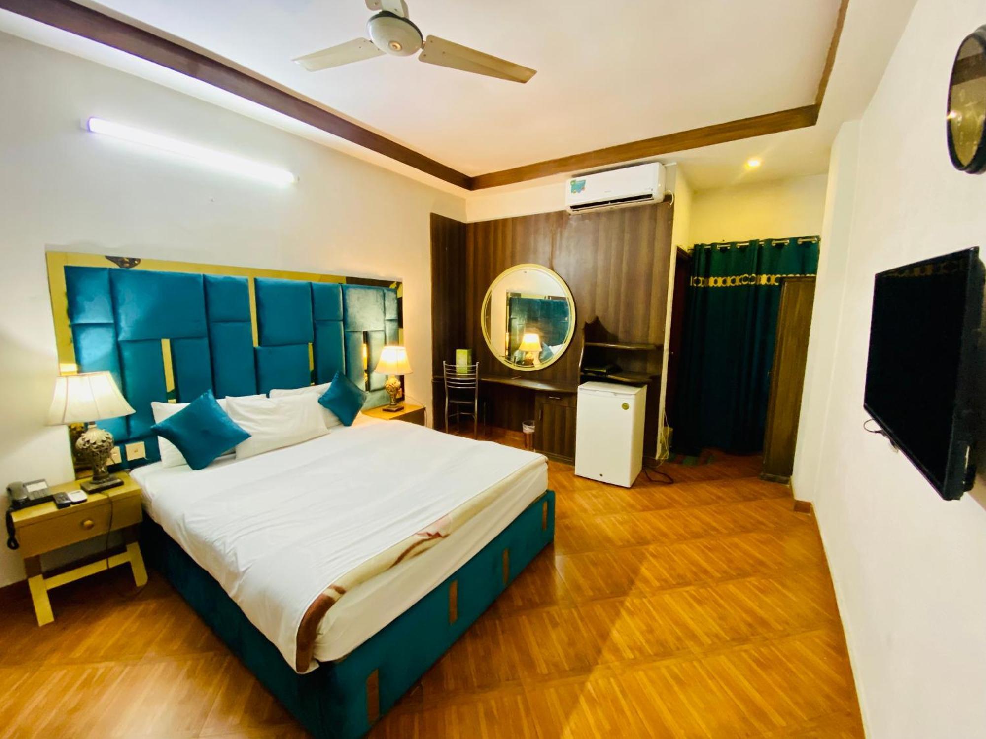 Fiesta Inn Hotel & Resorts 木尔坦 外观 照片