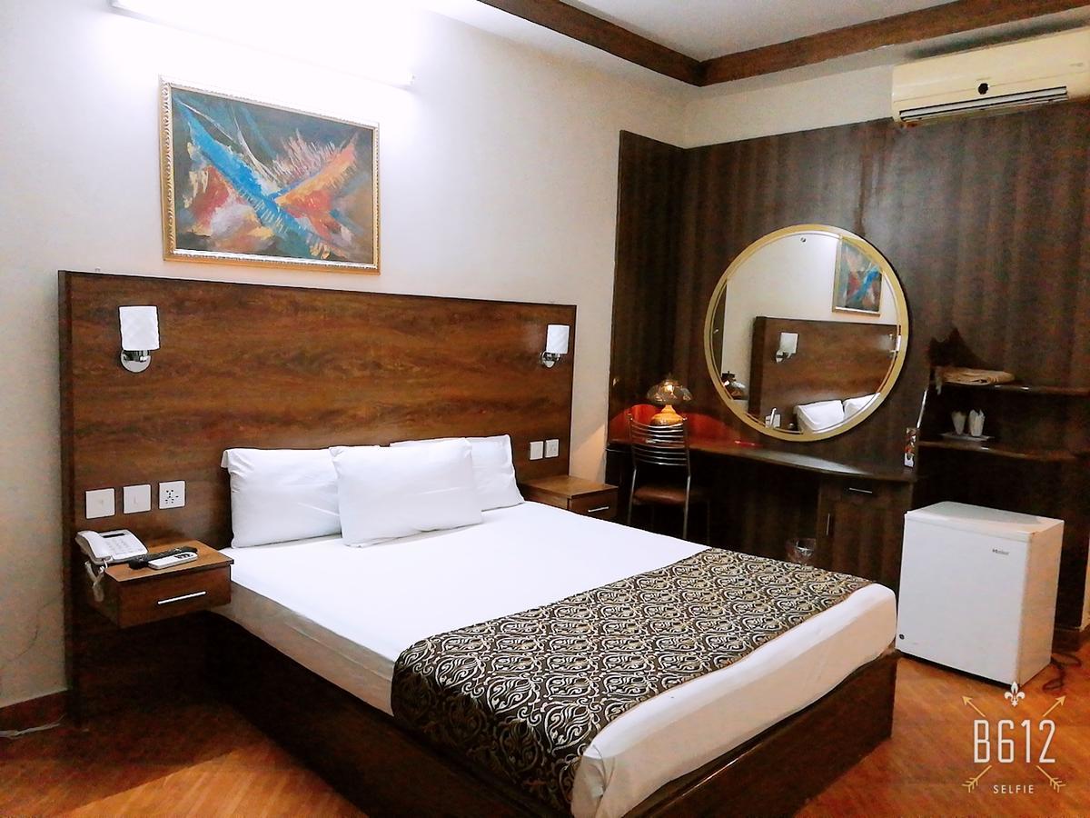Fiesta Inn Hotel & Resorts 木尔坦 外观 照片