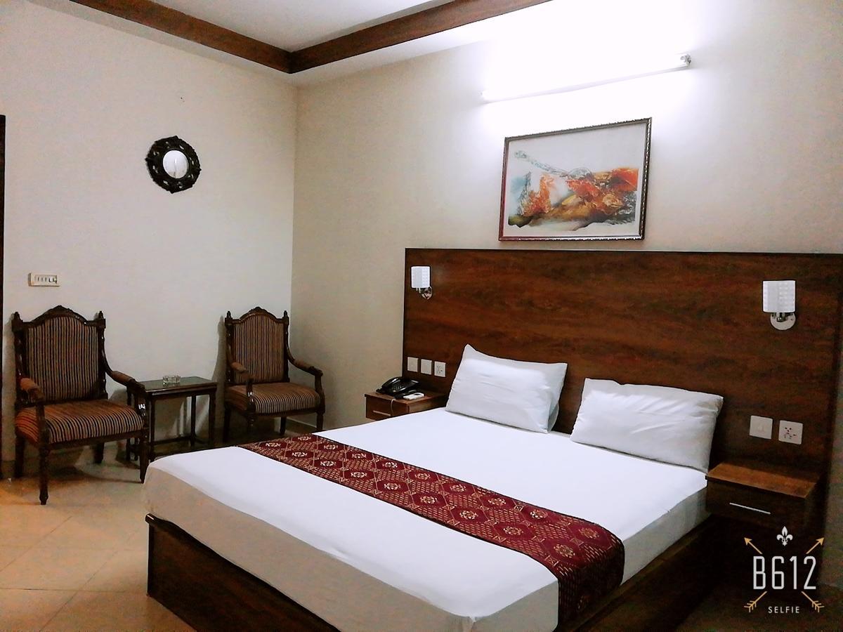Fiesta Inn Hotel & Resorts 木尔坦 外观 照片